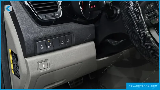 KIA CARNIVAL 9-SEATER PRESTIGE