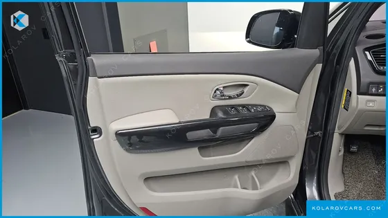 KIA CARNIVAL 9-SEATER PRESTIGE