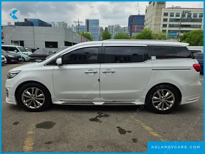 KIA CARNIVAL 9-SEATER NOBLESSE