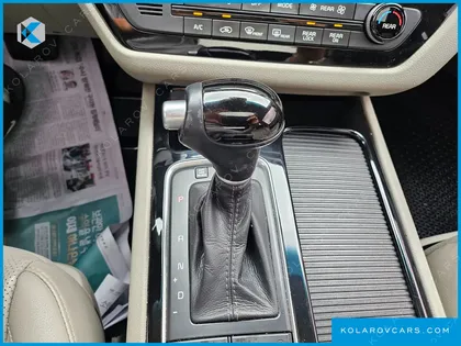 KIA CARNIVAL 9-SEATER NOBLESSE