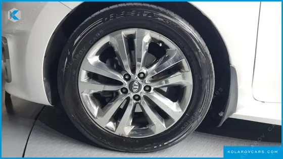 KIA CARNIVAL 9-SEATER NOBLESSE