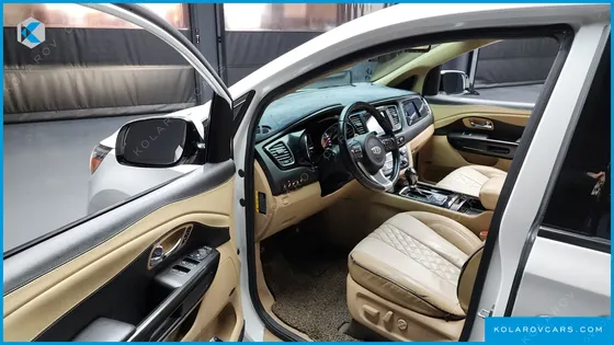 KIA CARNIVAL 9-SEATER NOBLESSE