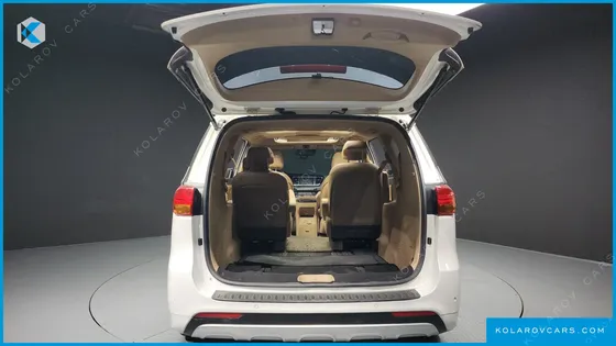 KIA CARNIVAL 9-SEATER NOBLESSE