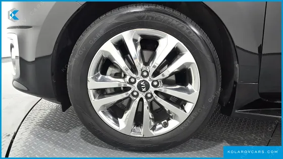 KIA CARNIVAL 9-SEATER LUXURY