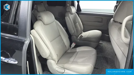 KIA CARNIVAL 9-SEATER LUXURY