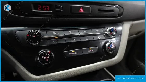 KIA CARNIVAL 9-SEATER LUXURY