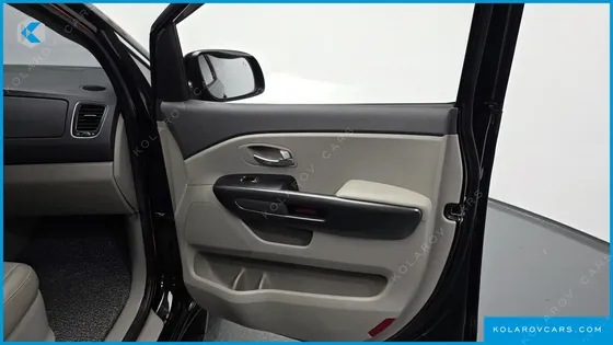 KIA CARNIVAL 9-SEATER LUXURY