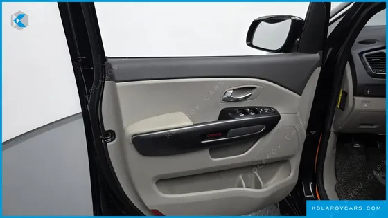 KIA CARNIVAL 9-SEATER LUXURY
