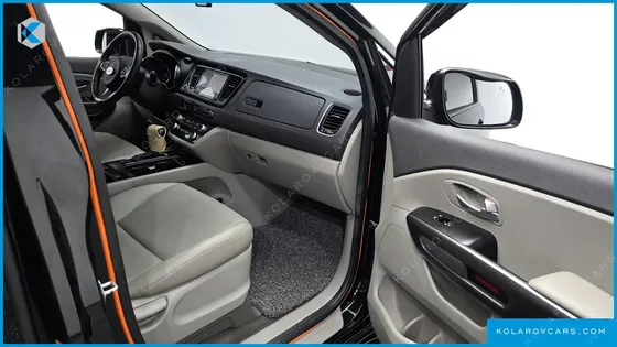 KIA CARNIVAL 9-SEATER LUXURY