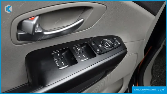 KIA CARNIVAL 9-SEATER LUXURY