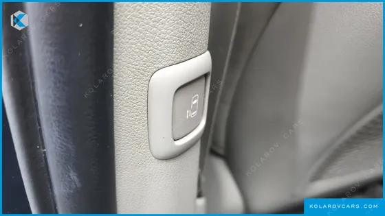 KIA CARNIVAL 9-SEATER LUXURY