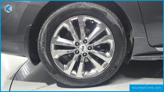 KIA CARNIVAL 9-SEATER NOBLESSE