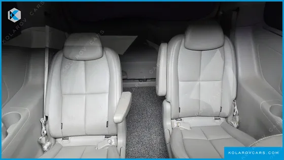KIA CARNIVAL 9-SEATER NOBLESSE