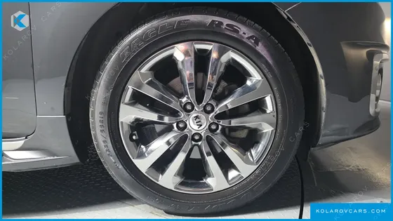 KIA CARNIVAL 9-SEATER NOBLESSE