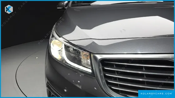 KIA CARNIVAL 9-SEATER NOBLESSE