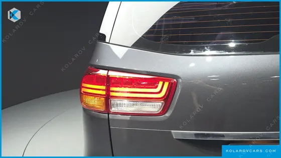 KIA CARNIVAL 9-SEATER NOBLESSE