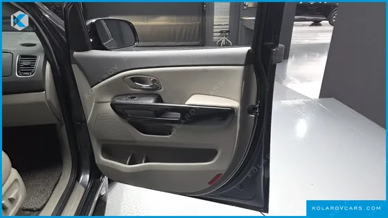 KIA CARNIVAL 9-SEATER NOBLESSE
