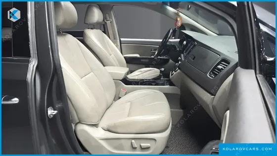 KIA CARNIVAL 9-SEATER NOBLESSE