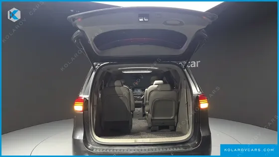 KIA CARNIVAL 9-SEATER NOBLESSE