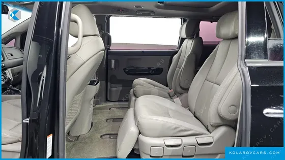KIA CARNIVAL 7-SEATER LIMOUSINE