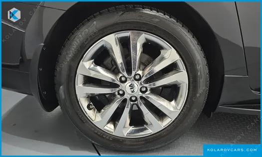 KIA CARNIVAL GASOLINE 9-SEATER NOBLESSE