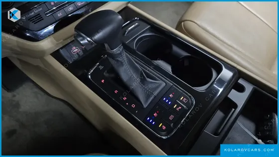 KIA CARNIVAL GASOLINE 9-SEATER NOBLESSE