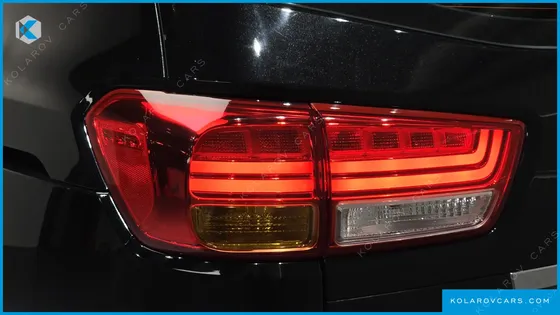 KIA CARNIVAL GASOLINE 9-SEATER NOBLESSE