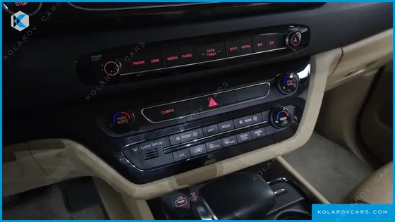 KIA CARNIVAL GASOLINE 9-SEATER NOBLESSE