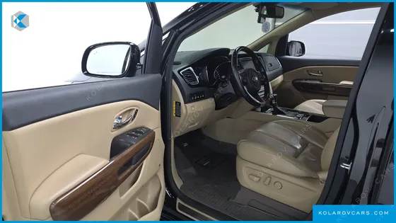 KIA CARNIVAL GASOLINE 7-SEATER HI-LIMOUSINE