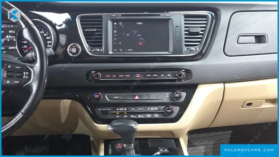 KIA CARNIVAL GASOLINE 7-SEATER HI-LIMOUSINE