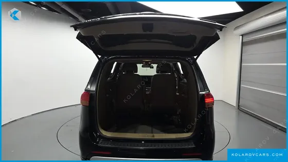 KIA CARNIVAL GASOLINE 7-SEATER HI-LIMOUSINE