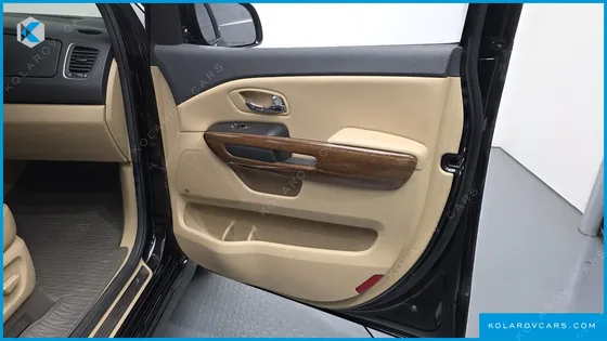 KIA CARNIVAL GASOLINE 7-SEATER HI-LIMOUSINE