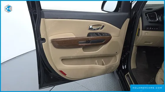 KIA CARNIVAL GASOLINE 7-SEATER HI-LIMOUSINE