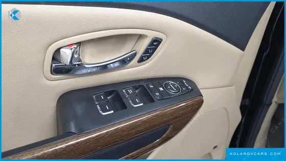 KIA CARNIVAL GASOLINE 7-SEATER HI-LIMOUSINE