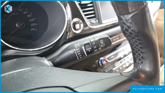 KIA CARNIVAL GASOLINE 7-SEATER HI-LIMOUSINE