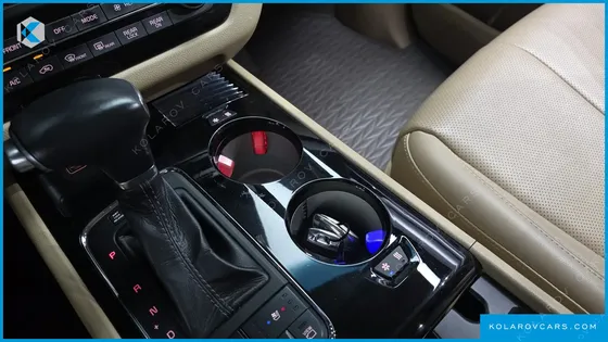 KIA CARNIVAL GASOLINE 7-SEATER HI-LIMOUSINE