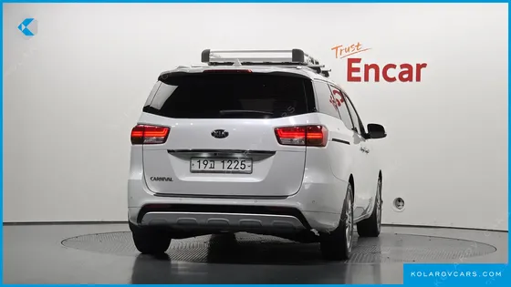 KIA CARNIVAL 9-SEATER NOBLESSE