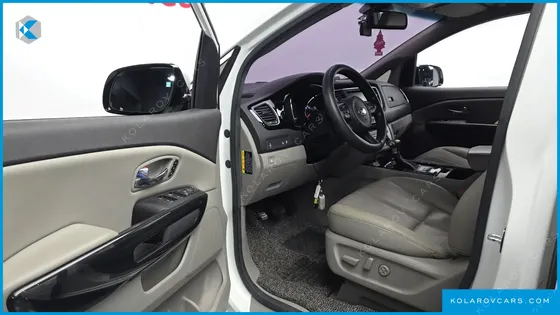 KIA CARNIVAL 9-SEATER NOBLESSE