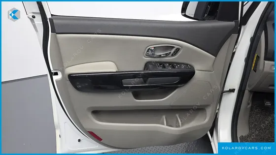 KIA CARNIVAL 9-SEATER NOBLESSE