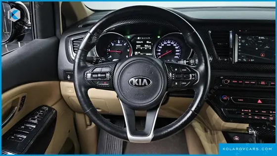 KIA CARNIVAL 9-SEATER HI-LIMOUSINE