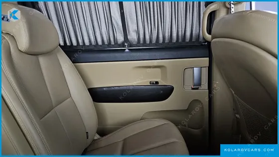 KIA CARNIVAL 9-SEATER HI-LIMOUSINE
