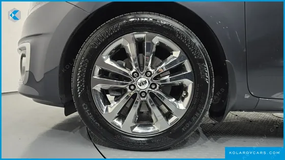 KIA CARNIVAL 9-SEATER PRESTIGE
