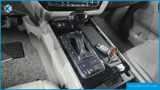 KIA CARNIVAL 9-SEATER PRESTIGE