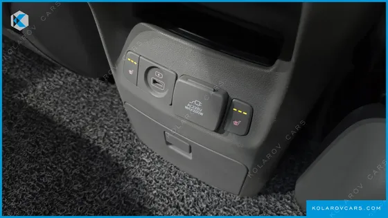 KIA CARNIVAL 9-SEATER PRESTIGE