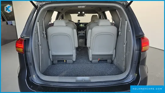 KIA CARNIVAL 9-SEATER PRESTIGE