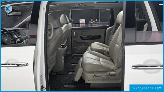 KIA CARNIVAL 7-SEATER LIMOUSINE