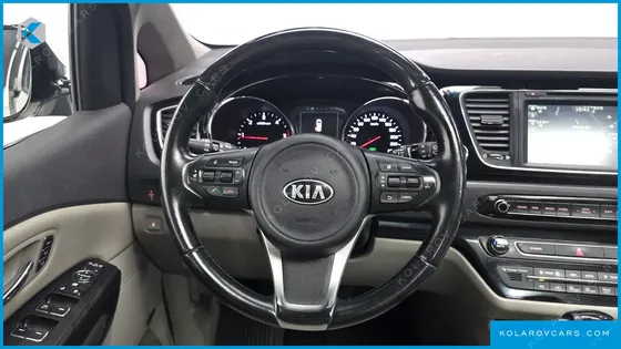 KIA CARNIVAL 7-SEATER LIMOUSINE