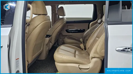 KIA CARNIVAL 9-SEATER NOBLESSE