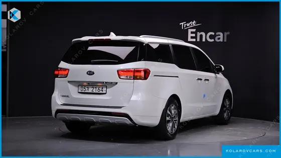 KIA CARNIVAL 9-SEATER LUXURY