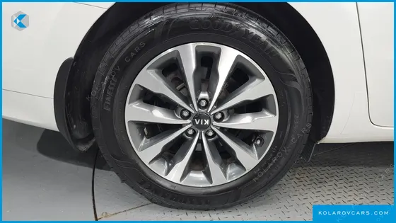 KIA CARNIVAL 9-SEATER LUXURY